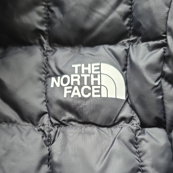 The North Face Women's Black Quilted Long Puffer Jacket - XS - Picture 6 of 6